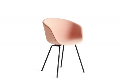 About A Chair AAC27 Stuhl von Hay mit Vollpolster in Rosa und schwarzem Gestell.